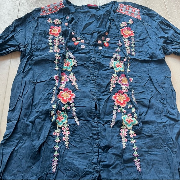 Johnny Was Floral V Neck Embroidered Blouse Size Medium - Picture 3 of 4
